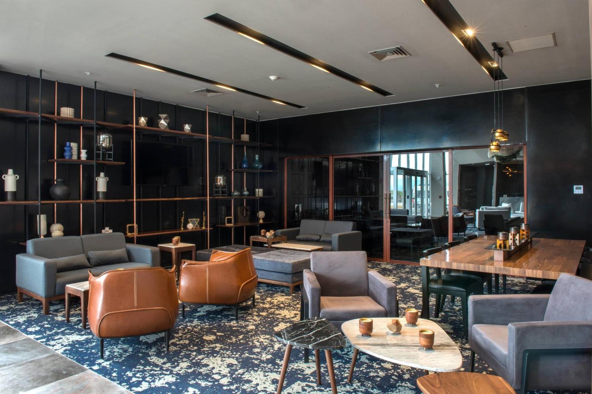 Courtyard By Marriott San Luis Potosi, Los Lagos Exterior photo